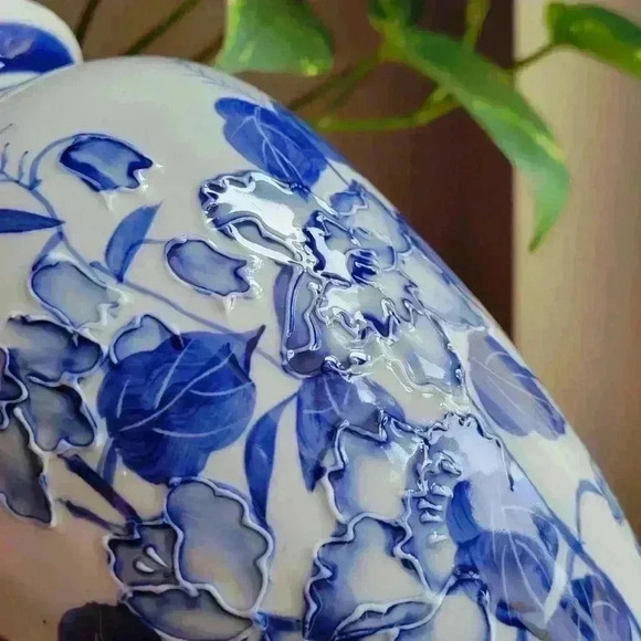 Asian Vase White & Blue Porcelain Floral, Leaf Motif Vase Mid 20th Century - Picture 9 of 17